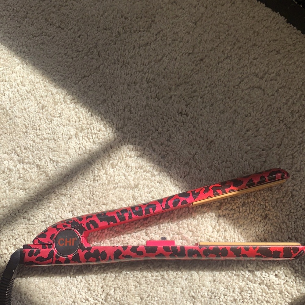 Used CHI hair straightener great condition